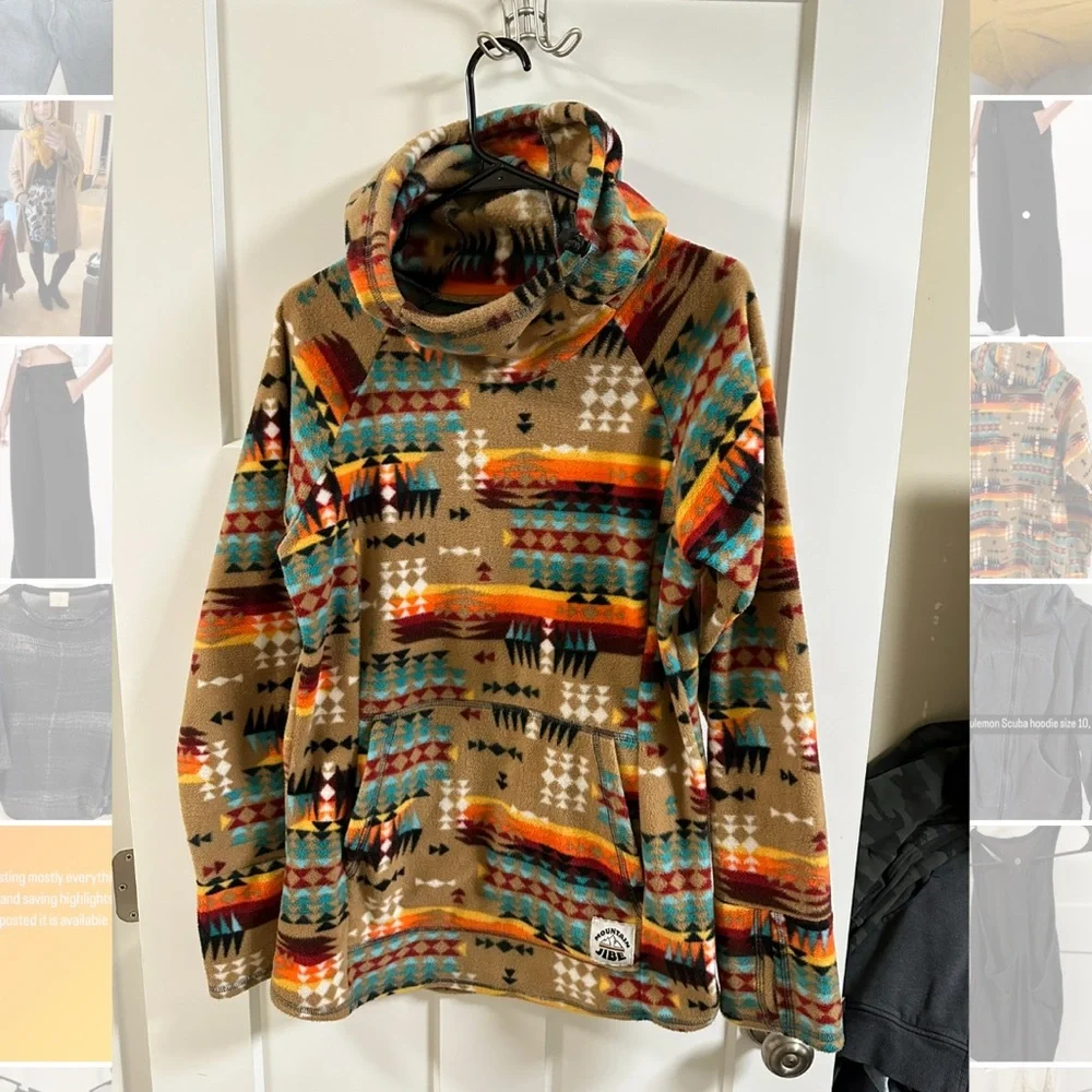 Patterned Tan Sweatshirt - Picture 1 of 4
